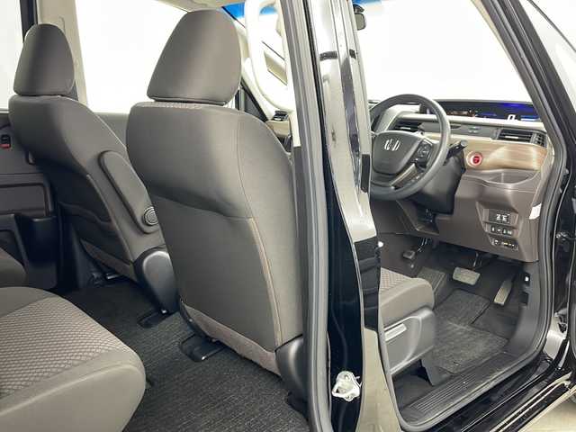 ホンダ フリード ハイブリット G ホンダセンシング 道央・札幌 2021(令3)年 5万km クリスタルブラックパール ・社外メモリナビ/　CD/BT/ワンセグTV/・バックカメラ/・両側パワースライドドア/・HONDA SENSING/　衝突軽減ブレーキ/　誤発進抑制(前後)/　事故低減ステアリング/　路外逸脱抑制/　アダプティブクルーズコントロール/　車線維持支援/　標識認識/　オートハイビーム/・前席シートヒーター/・オートリトラミラー/・ワイパーデアイサー /・オートライト/・LEDヘッドライト/・後席シェード/・純正フロアマット/・ビルトインETC