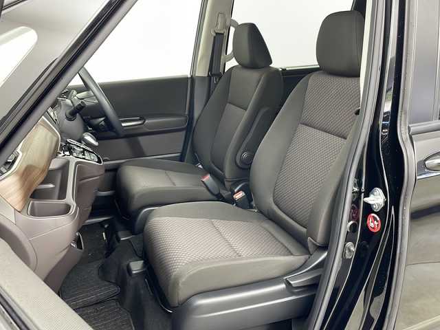 ホンダ フリード ハイブリット G ホンダセンシング 道央・札幌 2021(令3)年 5万km クリスタルブラックパール ・社外メモリナビ/　CD/BT/ワンセグTV/・バックカメラ/・両側パワースライドドア/・HONDA SENSING/　衝突軽減ブレーキ/　誤発進抑制(前後)/　事故低減ステアリング/　路外逸脱抑制/　アダプティブクルーズコントロール/　車線維持支援/　標識認識/　オートハイビーム/・前席シートヒーター/・オートリトラミラー/・ワイパーデアイサー /・オートライト/・LEDヘッドライト/・後席シェード/・純正フロアマット/・ビルトインETC