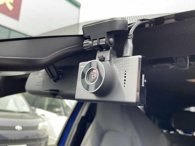 トヨタ ヤリス X 長野県 2023(令5)年 0.6万km ダークブルーマイカM 純正メーカーナビ/AM/FM/BT/フルセグTV/トヨタセーフティセンス/衝突被害軽減ブレーキ/横滑り防止装置/RSA/バックカメラ/ETC/オートライト/ステアリングスイッチ/ハロゲンヘッドライト/オートマチックハイビーム/電動格納ミラー/ウィンカーミラー/純正フロアマット/ドアバイザー