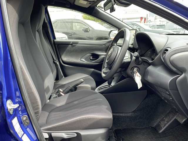 トヨタ ヤリス X 長野県 2023(令5)年 0.6万km ダークブルーマイカM 純正メーカーナビ/AM/FM/BT/フルセグTV/トヨタセーフティセンス/衝突被害軽減ブレーキ/横滑り防止装置/RSA/バックカメラ/ETC/オートライト/ステアリングスイッチ/ハロゲンヘッドライト/オートマチックハイビーム/電動格納ミラー/ウィンカーミラー/純正フロアマット/ドアバイザー