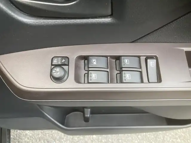 トヨタ タンク X S 埼玉県 2017(平29)年 11.2万km ブラックマイカメタリック (株)IDOMが運営する【じしゃロン鳩ヶ谷店】の自社ローン専用車両になりますこちらは現金またはオートローンご利用時の価格です。自社ローンご希望の方は別途その旨お申付け下さい/純正SDナビ(品番:NSCD-W66)/ワンセグテレビ/バックカメラ/アイドリングストップ/プッシュスタート/片側パワースライドドア/社外15インチAW/フロントドライブレコーダー/横滑り防止装置/衝突被害軽減システム