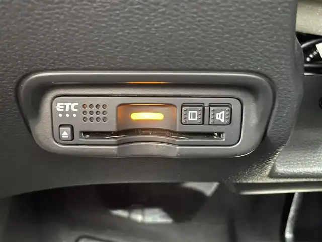 ホンダ ヴェゼル RS ホンダセンシング 茨城県 2019(令1)年 5.4万km クリスタルブラックパール 純正SDナビ(Bluetooth/CD/バックカメラ/フルセグTV)/アダプティブクルーズコントロール/ホンダセンシング/横滑り防止装置/衝突被害軽減システム/レーンキープアシスト/LEDオートライト/サイドエアバッグ/カーテンエアバッグ/ETC2.0/アイドリングストップ/スマートキー/ドライブレコーダー/冷房AAC/USB入力端子/純正フロアマット/18インチ純正アルミホイール