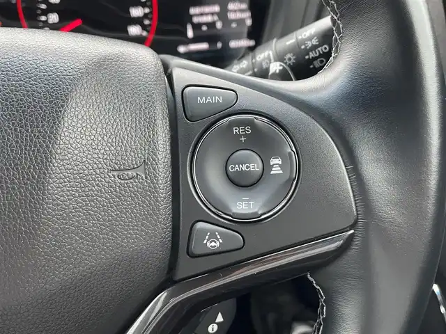 ホンダ ヴェゼル RS ホンダセンシング 茨城県 2019(令1)年 5.4万km クリスタルブラックパール 純正SDナビ(Bluetooth/CD/バックカメラ/フルセグTV)/アダプティブクルーズコントロール/ホンダセンシング/横滑り防止装置/衝突被害軽減システム/レーンキープアシスト/LEDオートライト/サイドエアバッグ/カーテンエアバッグ/ETC2.0/アイドリングストップ/スマートキー/ドライブレコーダー/冷房AAC/USB入力端子/純正フロアマット/18インチ純正アルミホイール