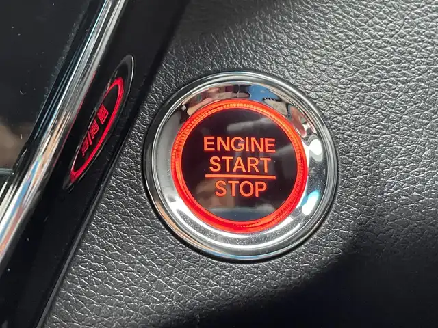 ホンダ ヴェゼル RS ホンダセンシング 茨城県 2019(令1)年 5.4万km クリスタルブラックパール 純正SDナビ(Bluetooth/CD/バックカメラ/フルセグTV)/アダプティブクルーズコントロール/ホンダセンシング/横滑り防止装置/衝突被害軽減システム/レーンキープアシスト/LEDオートライト/サイドエアバッグ/カーテンエアバッグ/ETC2.0/アイドリングストップ/スマートキー/ドライブレコーダー/冷房AAC/USB入力端子/純正フロアマット/18インチ純正アルミホイール