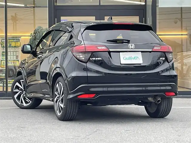 ホンダ ヴェゼル RS ホンダセンシング 茨城県 2019(令1)年 5.4万km クリスタルブラックパール 純正SDナビ(Bluetooth/CD/バックカメラ/フルセグTV)/アダプティブクルーズコントロール/ホンダセンシング/横滑り防止装置/衝突被害軽減システム/レーンキープアシスト/LEDオートライト/サイドエアバッグ/カーテンエアバッグ/ETC2.0/アイドリングストップ/スマートキー/ドライブレコーダー/冷房AAC/USB入力端子/純正フロアマット/18インチ純正アルミホイール