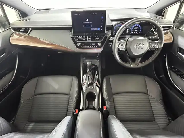 トヨタ カローラツーリング ハイブリッド ダブルバイビー 佐賀県 2023(令5)年 3.2万km アティチュードブラックマイカ/プラチナホワイトパールマイカ ワンオーナー/純正10.5インチディスプレイオーディオ/フルセグ/Bluetooth/バックカメラ/衝突被害軽減システム/レーダークルーズコントロール/レーンアシスト/パーキングサポートブレーキ/ロードサインアシスト/クリアランスソナー/ビルトインETC2.0 /前方・後方純正ドライブレコーダー/オートライト/オートマチックハイビーム/ISOFIX/運転席・助手席シートヒーター/ステアリングヒーター/純正フロアマット/純正17インチアルミホイール