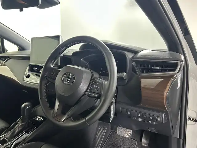 トヨタ カローラツーリング ハイブリッド ダブルバイビー 佐賀県 2023(令5)年 3.2万km アティチュードブラックマイカ/プラチナホワイトパールマイカ ワンオーナー/純正10.5インチディスプレイオーディオ/フルセグ/Bluetooth/バックカメラ/衝突被害軽減システム/レーダークルーズコントロール/レーンアシスト/パーキングサポートブレーキ/ロードサインアシスト/クリアランスソナー/ビルトインETC2.0 /前方・後方純正ドライブレコーダー/オートライト/オートマチックハイビーム/ISOFIX/運転席・助手席シートヒーター/ステアリングヒーター/純正フロアマット/純正17インチアルミホイール