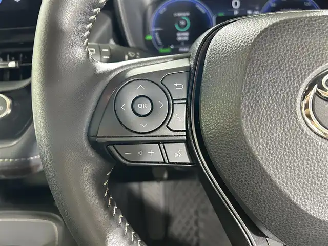 トヨタ カローラツーリング ハイブリッド ダブルバイビー 佐賀県 2023(令5)年 3.2万km アティチュードブラックマイカ/プラチナホワイトパールマイカ ワンオーナー/純正10.5インチディスプレイオーディオ/フルセグ/Bluetooth/バックカメラ/衝突被害軽減システム/レーダークルーズコントロール/レーンアシスト/パーキングサポートブレーキ/ロードサインアシスト/クリアランスソナー/ビルトインETC2.0 /前方・後方純正ドライブレコーダー/オートライト/オートマチックハイビーム/ISOFIX/運転席・助手席シートヒーター/ステアリングヒーター/純正フロアマット/純正17インチアルミホイール