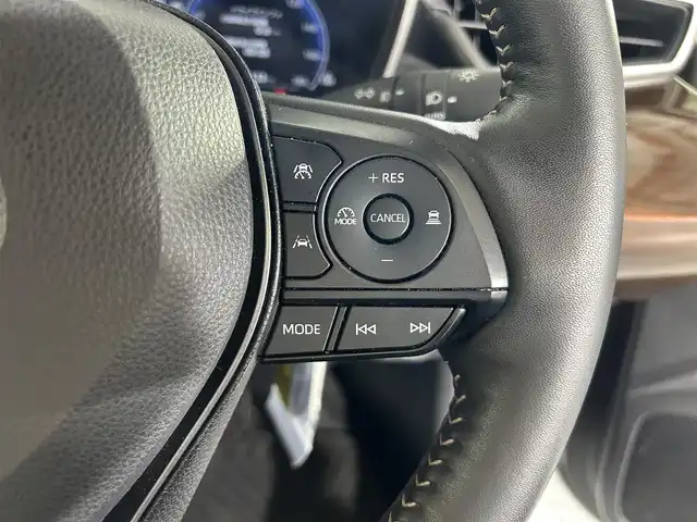 トヨタ カローラツーリング ハイブリッド ダブルバイビー 佐賀県 2023(令5)年 3.2万km アティチュードブラックマイカ/プラチナホワイトパールマイカ ワンオーナー/純正10.5インチディスプレイオーディオ/フルセグ/Bluetooth/バックカメラ/衝突被害軽減システム/レーダークルーズコントロール/レーンアシスト/パーキングサポートブレーキ/ロードサインアシスト/クリアランスソナー/ビルトインETC2.0 /前方・後方純正ドライブレコーダー/オートライト/オートマチックハイビーム/ISOFIX/運転席・助手席シートヒーター/ステアリングヒーター/純正フロアマット/純正17インチアルミホイール