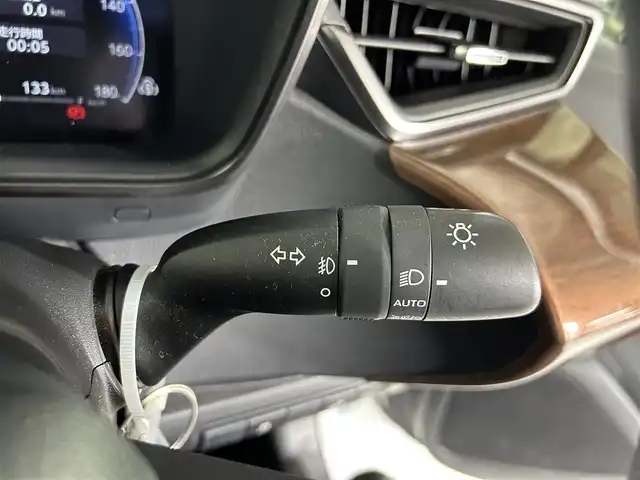 トヨタ カローラツーリング ハイブリッド ダブルバイビー 佐賀県 2023(令5)年 3.2万km アティチュードブラックマイカ/プラチナホワイトパールマイカ ワンオーナー/純正10.5インチディスプレイオーディオ/フルセグ/Bluetooth/バックカメラ/衝突被害軽減システム/レーダークルーズコントロール/レーンアシスト/パーキングサポートブレーキ/ロードサインアシスト/クリアランスソナー/ビルトインETC2.0 /前方・後方純正ドライブレコーダー/オートライト/オートマチックハイビーム/ISOFIX/運転席・助手席シートヒーター/ステアリングヒーター/純正フロアマット/純正17インチアルミホイール