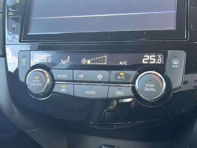 日産 エクストレイル 20Xi 静岡県 2022(令4)年 1.7万km ダイヤモンドブラック 純正ナビ/・FM/AM/・CD/DVD/Blu-ray/・SD/・フルセグTV/主要装備/・ＥＴＣ/・全席シートヒーター/・運転席＋助手席パワーシート/・アラウンドビューモニター/・パワーバックドア/・横滑り防止装置/・アイドリングストップ/・デジタルインナーミラー/・ＭＴモード付ＡＴ/・18インチ純正アルミ/・アイドリングストップ/・左右独立温度調整オートエアコン/・プロパイロット/・エマージェンシーブレーキ/・クリアランスソナー