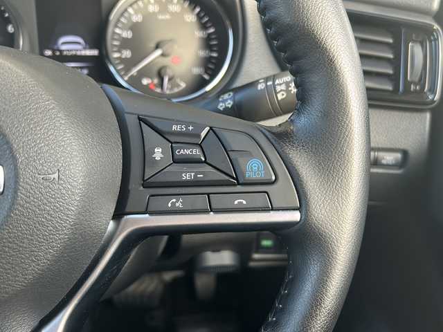 日産 エクストレイル 20Xi 静岡県 2022(令4)年 1.7万km ダイヤモンドブラック 純正ナビ/・FM/AM/・CD/DVD/Blu-ray/・SD/・フルセグTV/主要装備/・ＥＴＣ/・全席シートヒーター/・運転席＋助手席パワーシート/・アラウンドビューモニター/・パワーバックドア/・横滑り防止装置/・アイドリングストップ/・デジタルインナーミラー/・ＭＴモード付ＡＴ/・18インチ純正アルミ/・アイドリングストップ/・左右独立温度調整オートエアコン/・プロパイロット/・エマージェンシーブレーキ/・クリアランスソナー