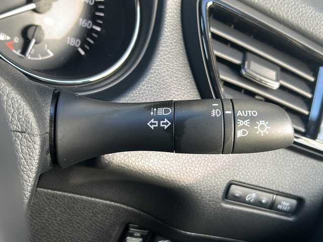 日産 エクストレイル 20Xi 静岡県 2022(令4)年 1.7万km ダイヤモンドブラック 純正ナビ/・FM/AM/・CD/DVD/Blu-ray/・SD/・フルセグTV/主要装備/・ＥＴＣ/・全席シートヒーター/・運転席＋助手席パワーシート/・アラウンドビューモニター/・パワーバックドア/・横滑り防止装置/・アイドリングストップ/・デジタルインナーミラー/・ＭＴモード付ＡＴ/・18インチ純正アルミ/・アイドリングストップ/・左右独立温度調整オートエアコン/・プロパイロット/・エマージェンシーブレーキ/・クリアランスソナー