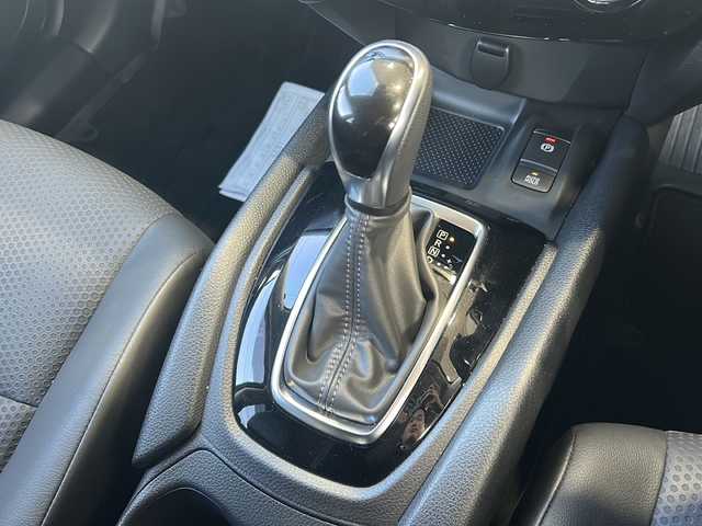 日産 エクストレイル 20Xi 静岡県 2022(令4)年 1.7万km ダイヤモンドブラック 純正ナビ/・FM/AM/・CD/DVD/Blu-ray/・SD/・フルセグTV/主要装備/・ＥＴＣ/・全席シートヒーター/・運転席＋助手席パワーシート/・アラウンドビューモニター/・パワーバックドア/・横滑り防止装置/・アイドリングストップ/・デジタルインナーミラー/・ＭＴモード付ＡＴ/・18インチ純正アルミ/・アイドリングストップ/・左右独立温度調整オートエアコン/・プロパイロット/・エマージェンシーブレーキ/・クリアランスソナー