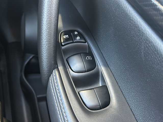 日産 エクストレイル 20Xi 静岡県 2022(令4)年 1.7万km ダイヤモンドブラック 純正ナビ/・FM/AM/・CD/DVD/Blu-ray/・SD/・フルセグTV/主要装備/・ＥＴＣ/・全席シートヒーター/・運転席＋助手席パワーシート/・アラウンドビューモニター/・パワーバックドア/・横滑り防止装置/・アイドリングストップ/・デジタルインナーミラー/・ＭＴモード付ＡＴ/・18インチ純正アルミ/・アイドリングストップ/・左右独立温度調整オートエアコン/・プロパイロット/・エマージェンシーブレーキ/・クリアランスソナー