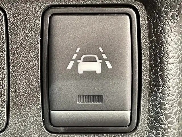 日産 ノート e－パワー X Vセレクション 愛知県 2020(令2)年 5.6万km ブリリアントシルバー アラウンドビューモニター/衝突軽減ブレーキ/車線逸脱警報/デジタルインナーミラー/前後ドライブレコーダー/ＥＴＣ/オートエアコン/プッシュスタート/アクセサリーソケット/ＩＳＯＦＩＸ/電動格納ミラー/純正フロアマット/純正１５インチアルミホイール