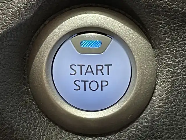 日産 ノート e－パワー X Vセレクション 愛知県 2020(令2)年 5.6万km ブリリアントシルバー アラウンドビューモニター/衝突軽減ブレーキ/車線逸脱警報/デジタルインナーミラー/前後ドライブレコーダー/ＥＴＣ/オートエアコン/プッシュスタート/アクセサリーソケット/ＩＳＯＦＩＸ/電動格納ミラー/純正フロアマット/純正１５インチアルミホイール