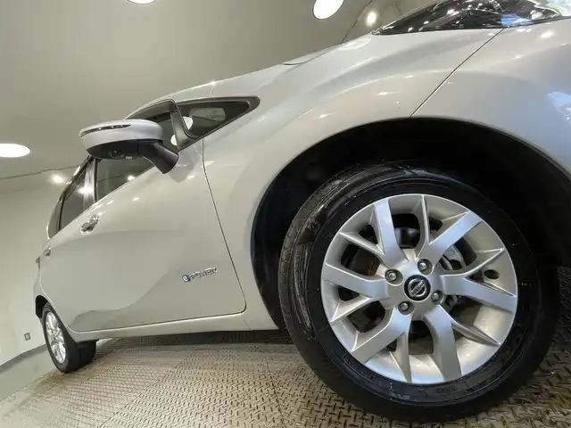 日産 ノート e－パワー X Vセレクション 愛知県 2020(令2)年 5.6万km ブリリアントシルバー アラウンドビューモニター/衝突軽減ブレーキ/車線逸脱警報/デジタルインナーミラー/前後ドライブレコーダー/ＥＴＣ/オートエアコン/プッシュスタート/アクセサリーソケット/ＩＳＯＦＩＸ/電動格納ミラー/純正フロアマット/純正１５インチアルミホイール