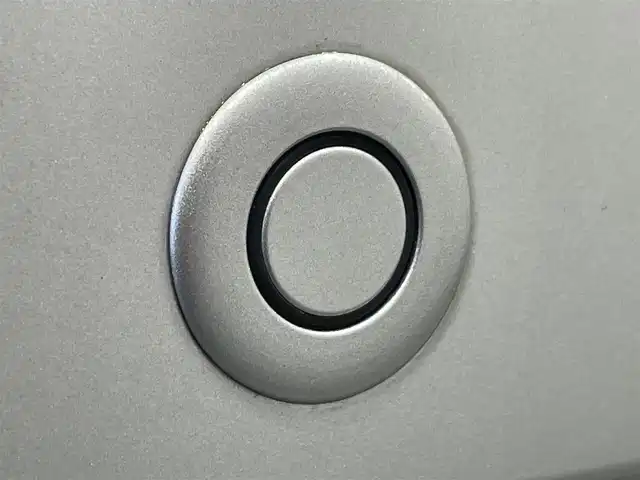 日産 ノート e－パワー X Vセレクション 愛知県 2020(令2)年 5.6万km ブリリアントシルバー アラウンドビューモニター/衝突軽減ブレーキ/車線逸脱警報/デジタルインナーミラー/前後ドライブレコーダー/ＥＴＣ/オートエアコン/プッシュスタート/アクセサリーソケット/ＩＳＯＦＩＸ/電動格納ミラー/純正フロアマット/純正１５インチアルミホイール