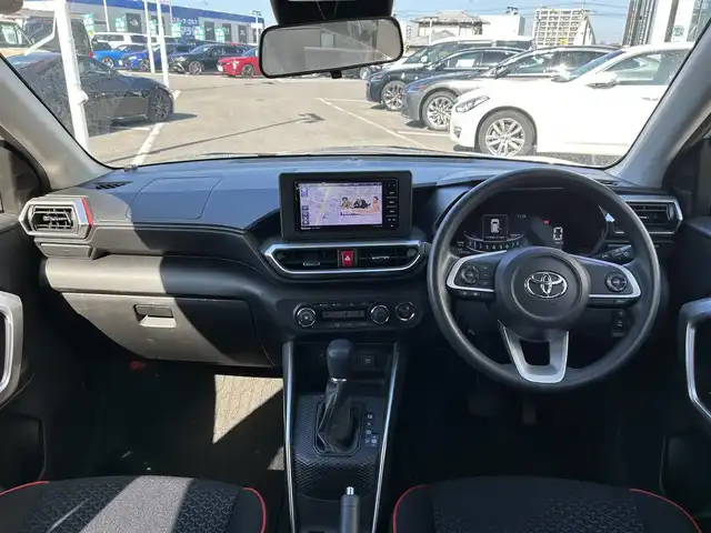 トヨタ ライズ G 長崎県 2022(令4)年 2.7万km シャイニングホワイトパール ワンオーナー/社外ナビ(FM/AM/BT/CD/DVD/フルセグTV)/プッシュスタート/スマートキー/MTモード付AT/アイドリングストップ/ETC2.0/バックカメラ/純正フロアマット/純正16インチアルミホイール/ABS/VSC/コーナーセンサー/レーンキープアシスト/盗難防止装置/スマートアシスト/オートライト/純正LEDヘッドライト/ブラインドスポットモニター/SRSダブル・サイドエアバッグ/SRSカーテンエアバッグ/ISOFIX/取扱説明書/保証書/ナビ取扱説明書/スペアキー