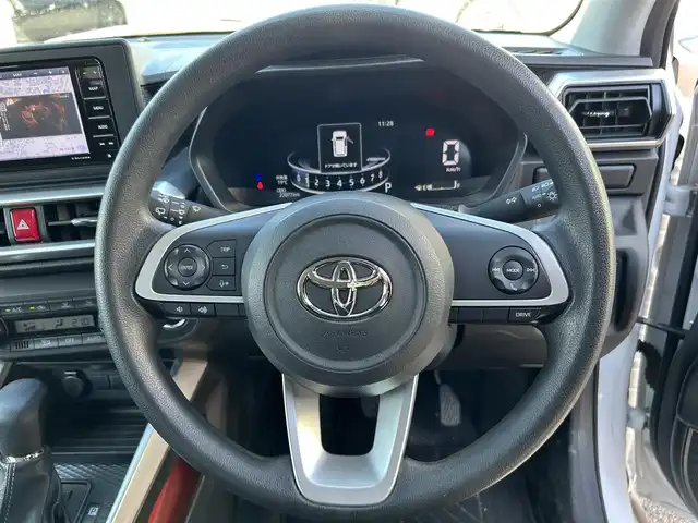 トヨタ ライズ G 長崎県 2022(令4)年 2.7万km シャイニングホワイトパール ワンオーナー/社外ナビ(FM/AM/BT/CD/DVD/フルセグTV)/プッシュスタート/スマートキー/MTモード付AT/アイドリングストップ/ETC2.0/バックカメラ/純正フロアマット/純正16インチアルミホイール/ABS/VSC/コーナーセンサー/レーンキープアシスト/盗難防止装置/スマートアシスト/オートライト/純正LEDヘッドライト/ブラインドスポットモニター/SRSダブル・サイドエアバッグ/SRSカーテンエアバッグ/ISOFIX/取扱説明書/保証書/ナビ取扱説明書/スペアキー