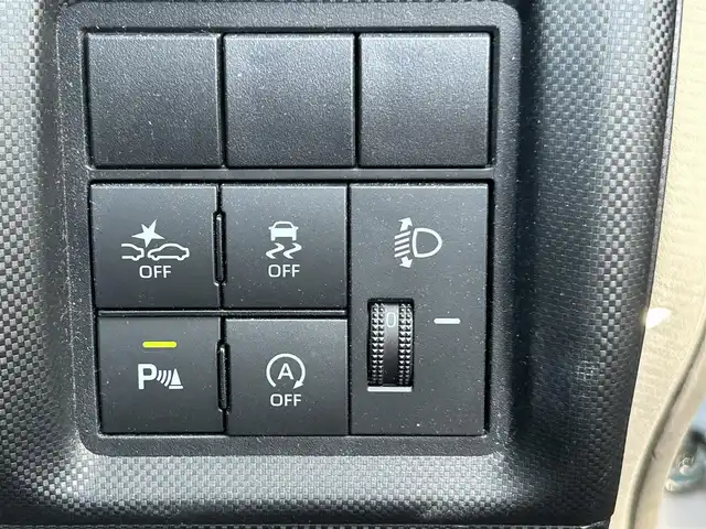 トヨタ ライズ G 長崎県 2022(令4)年 2.7万km シャイニングホワイトパール ワンオーナー/社外ナビ(FM/AM/BT/CD/DVD/フルセグTV)/プッシュスタート/スマートキー/MTモード付AT/アイドリングストップ/ETC2.0/バックカメラ/純正フロアマット/純正16インチアルミホイール/ABS/VSC/コーナーセンサー/レーンキープアシスト/盗難防止装置/スマートアシスト/オートライト/純正LEDヘッドライト/ブラインドスポットモニター/SRSダブル・サイドエアバッグ/SRSカーテンエアバッグ/ISOFIX/取扱説明書/保証書/ナビ取扱説明書/スペアキー