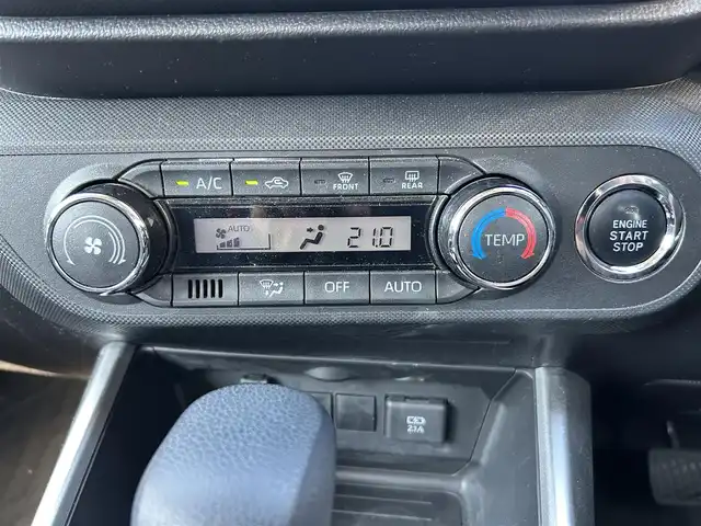 トヨタ ライズ G 長崎県 2022(令4)年 2.7万km シャイニングホワイトパール ワンオーナー/社外ナビ(FM/AM/BT/CD/DVD/フルセグTV)/プッシュスタート/スマートキー/MTモード付AT/アイドリングストップ/ETC2.0/バックカメラ/純正フロアマット/純正16インチアルミホイール/ABS/VSC/コーナーセンサー/レーンキープアシスト/盗難防止装置/スマートアシスト/オートライト/純正LEDヘッドライト/ブラインドスポットモニター/SRSダブル・サイドエアバッグ/SRSカーテンエアバッグ/ISOFIX/取扱説明書/保証書/ナビ取扱説明書/スペアキー