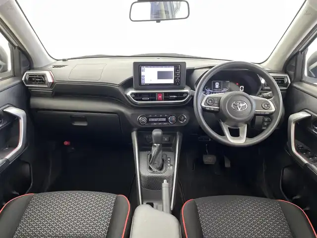 トヨタ ライズ G 福井県 2022(令4)年 2.7万km シャイニングホワイトパール 7インチナビ/【FM/AM/Bluetooth/CD/DVD/フルセグTV】/プッシュスタート/スマートキー/MTモード付AT/アイドリングストップ/ETC2.0/バックカメラ/純正フロアマット/純正16インチアルミホイール/ABS/VSC/コーナーセンサー/レーンキープアシスト/盗難防止装置/スマートアシスト/オートライト/純正LEDヘッドライト/ブラインドスポットモニター/SRSダブル・サイドエアバッグ/SRSカーテンエアバッグ/ISOFIX/取扱説明書/保証書/ナビ取扱説明書/スペアキー