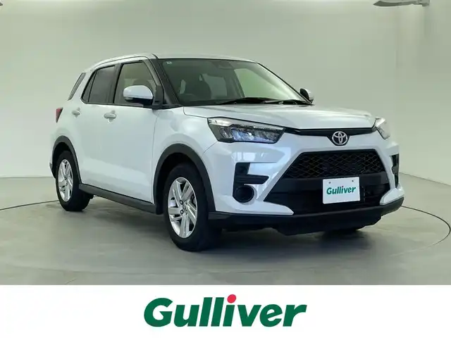 トヨタ ライズ G 福井県 2022(令4)年 2.7万km シャイニングホワイトパール 7インチナビ/【FM/AM/Bluetooth/CD/DVD/フルセグTV】/プッシュスタート/スマートキー/MTモード付AT/アイドリングストップ/ETC2.0/バックカメラ/純正フロアマット/純正16インチアルミホイール/ABS/VSC/コーナーセンサー/レーンキープアシスト/盗難防止装置/スマートアシスト/オートライト/純正LEDヘッドライト/ブラインドスポットモニター/SRSダブル・サイドエアバッグ/SRSカーテンエアバッグ/ISOFIX/取扱説明書/保証書/ナビ取扱説明書/スペアキー