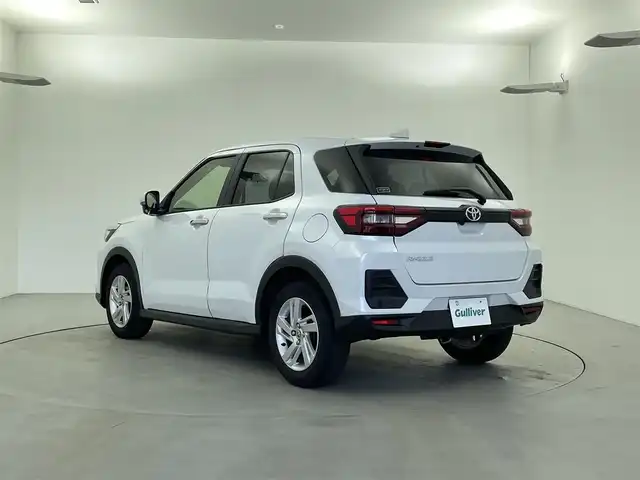 トヨタ ライズ G 福井県 2022(令4)年 2.7万km シャイニングホワイトパール 7インチナビ/【FM/AM/Bluetooth/CD/DVD/フルセグTV】/プッシュスタート/スマートキー/MTモード付AT/アイドリングストップ/ETC2.0/バックカメラ/純正フロアマット/純正16インチアルミホイール/ABS/VSC/コーナーセンサー/レーンキープアシスト/盗難防止装置/スマートアシスト/オートライト/純正LEDヘッドライト/ブラインドスポットモニター/SRSダブル・サイドエアバッグ/SRSカーテンエアバッグ/ISOFIX/取扱説明書/保証書/ナビ取扱説明書/スペアキー