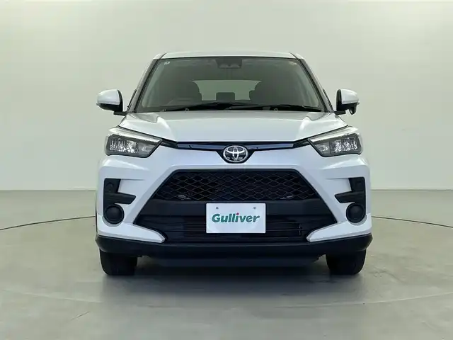 トヨタ ライズ G 福井県 2022(令4)年 2.7万km シャイニングホワイトパール 7インチナビ/【FM/AM/Bluetooth/CD/DVD/フルセグTV】/プッシュスタート/スマートキー/MTモード付AT/アイドリングストップ/ETC2.0/バックカメラ/純正フロアマット/純正16インチアルミホイール/ABS/VSC/コーナーセンサー/レーンキープアシスト/盗難防止装置/スマートアシスト/オートライト/純正LEDヘッドライト/ブラインドスポットモニター/SRSダブル・サイドエアバッグ/SRSカーテンエアバッグ/ISOFIX/取扱説明書/保証書/ナビ取扱説明書/スペアキー