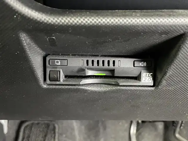 トヨタ ライズ G 福井県 2022(令4)年 2.7万km シャイニングホワイトパール 7インチナビ/【FM/AM/Bluetooth/CD/DVD/フルセグTV】/プッシュスタート/スマートキー/MTモード付AT/アイドリングストップ/ETC2.0/バックカメラ/純正フロアマット/純正16インチアルミホイール/ABS/VSC/コーナーセンサー/レーンキープアシスト/盗難防止装置/スマートアシスト/オートライト/純正LEDヘッドライト/ブラインドスポットモニター/SRSダブル・サイドエアバッグ/SRSカーテンエアバッグ/ISOFIX/取扱説明書/保証書/ナビ取扱説明書/スペアキー