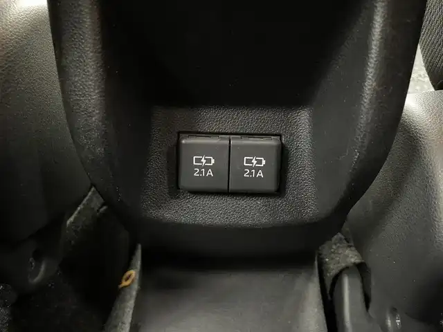 トヨタ ライズ G 福井県 2022(令4)年 2.7万km シャイニングホワイトパール 7インチナビ/【FM/AM/Bluetooth/CD/DVD/フルセグTV】/プッシュスタート/スマートキー/MTモード付AT/アイドリングストップ/ETC2.0/バックカメラ/純正フロアマット/純正16インチアルミホイール/ABS/VSC/コーナーセンサー/レーンキープアシスト/盗難防止装置/スマートアシスト/オートライト/純正LEDヘッドライト/ブラインドスポットモニター/SRSダブル・サイドエアバッグ/SRSカーテンエアバッグ/ISOFIX/取扱説明書/保証書/ナビ取扱説明書/スペアキー