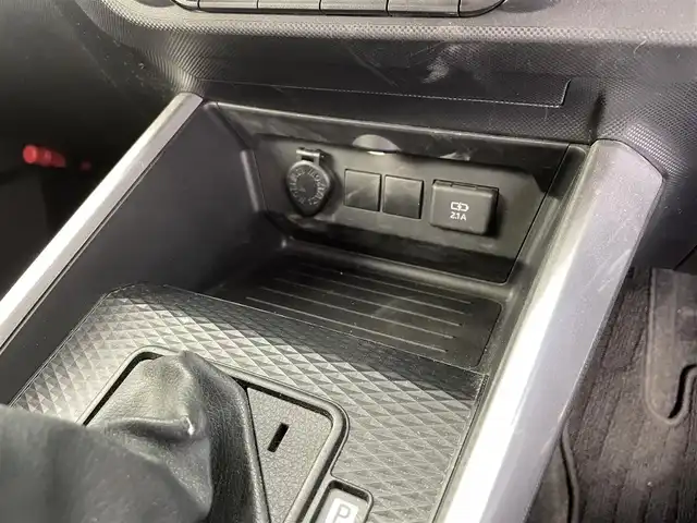 トヨタ ライズ G 福井県 2022(令4)年 2.7万km シャイニングホワイトパール 7インチナビ/【FM/AM/Bluetooth/CD/DVD/フルセグTV】/プッシュスタート/スマートキー/MTモード付AT/アイドリングストップ/ETC2.0/バックカメラ/純正フロアマット/純正16インチアルミホイール/ABS/VSC/コーナーセンサー/レーンキープアシスト/盗難防止装置/スマートアシスト/オートライト/純正LEDヘッドライト/ブラインドスポットモニター/SRSダブル・サイドエアバッグ/SRSカーテンエアバッグ/ISOFIX/取扱説明書/保証書/ナビ取扱説明書/スペアキー