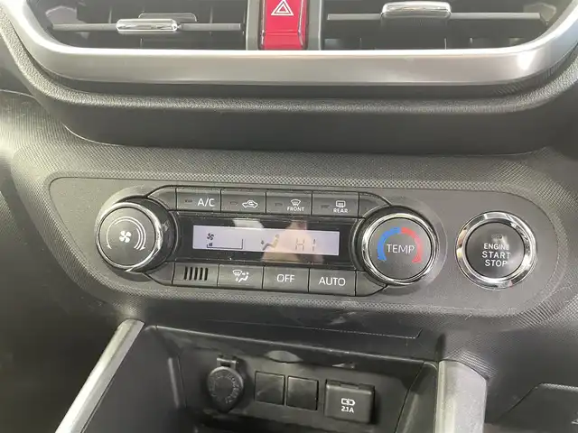 トヨタ ライズ G 福井県 2022(令4)年 2.7万km シャイニングホワイトパール 7インチナビ/【FM/AM/Bluetooth/CD/DVD/フルセグTV】/プッシュスタート/スマートキー/MTモード付AT/アイドリングストップ/ETC2.0/バックカメラ/純正フロアマット/純正16インチアルミホイール/ABS/VSC/コーナーセンサー/レーンキープアシスト/盗難防止装置/スマートアシスト/オートライト/純正LEDヘッドライト/ブラインドスポットモニター/SRSダブル・サイドエアバッグ/SRSカーテンエアバッグ/ISOFIX/取扱説明書/保証書/ナビ取扱説明書/スペアキー