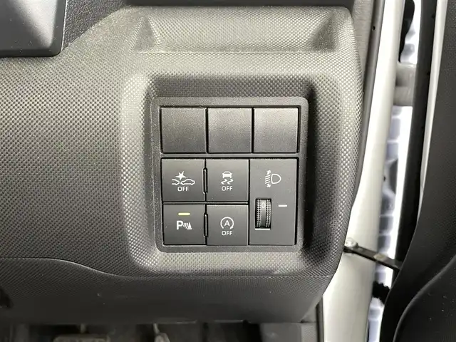 トヨタ ライズ G 福井県 2022(令4)年 2.7万km シャイニングホワイトパール 7インチナビ/【FM/AM/Bluetooth/CD/DVD/フルセグTV】/プッシュスタート/スマートキー/MTモード付AT/アイドリングストップ/ETC2.0/バックカメラ/純正フロアマット/純正16インチアルミホイール/ABS/VSC/コーナーセンサー/レーンキープアシスト/盗難防止装置/スマートアシスト/オートライト/純正LEDヘッドライト/ブラインドスポットモニター/SRSダブル・サイドエアバッグ/SRSカーテンエアバッグ/ISOFIX/取扱説明書/保証書/ナビ取扱説明書/スペアキー