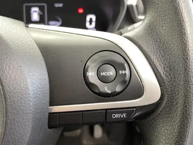 トヨタ ライズ G 福井県 2022(令4)年 2.7万km シャイニングホワイトパール 7インチナビ/【FM/AM/Bluetooth/CD/DVD/フルセグTV】/プッシュスタート/スマートキー/MTモード付AT/アイドリングストップ/ETC2.0/バックカメラ/純正フロアマット/純正16インチアルミホイール/ABS/VSC/コーナーセンサー/レーンキープアシスト/盗難防止装置/スマートアシスト/オートライト/純正LEDヘッドライト/ブラインドスポットモニター/SRSダブル・サイドエアバッグ/SRSカーテンエアバッグ/ISOFIX/取扱説明書/保証書/ナビ取扱説明書/スペアキー