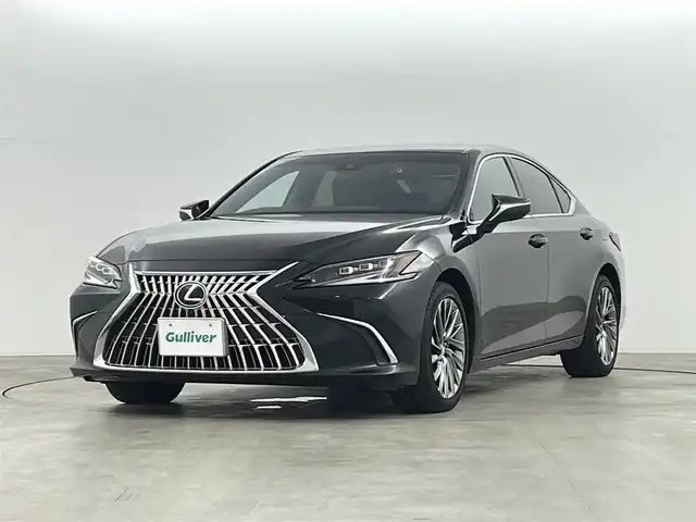 レクサス ＥＳ 300h グレイスフルエスコート 福島県 2023(令5)年 3.5万km グラファイトブラックガラスフレーク パノラミックビュー/・衝突軽減/・オートハイビーム/・標識認識/・ブラインドスポットモニター/サンルーフ/マークレビンソンプレミアムサウンド/純正12.3インチディスプレイオーディオ/・フルセグ/TV/BT/FM/AM/ミラーキャスト/LEDオートライト/レザーシート/・パワーシート/・シートヒーター/・エアシート/・メモリーシート/・パワーリアゲート/追従走行付きクルーズコントロール/純正アルミホイール付きサマータイヤ/ETC/前後ドラレコ/電子パーキング/・ブレーキホールド/ヘッドアップディスプレイ/革ステアリング/・ステアリングリモコン/・パドルシフト/・ステアヒーター/純正フロアマット/ウィンカーミラー/・オートミラー/2列目ロールサンシェード/・リア電格サンシェード/プッシュスタート/・スマートキー
