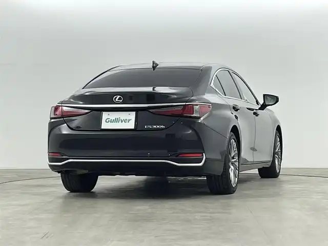 レクサス ＥＳ 300h グレイスフルエスコート 福島県 2023(令5)年 3.5万km グラファイトブラックガラスフレーク パノラミックビュー/・衝突軽減/・オートハイビーム/・標識認識/・ブラインドスポットモニター/サンルーフ/マークレビンソンプレミアムサウンド/純正12.3インチディスプレイオーディオ/・フルセグ/TV/BT/FM/AM/ミラーキャスト/LEDオートライト/レザーシート/・パワーシート/・シートヒーター/・エアシート/・メモリーシート/・パワーリアゲート/追従走行付きクルーズコントロール/純正アルミホイール付きサマータイヤ/ETC/前後ドラレコ/電子パーキング/・ブレーキホールド/ヘッドアップディスプレイ/革ステアリング/・ステアリングリモコン/・パドルシフト/・ステアヒーター/純正フロアマット/ウィンカーミラー/・オートミラー/2列目ロールサンシェード/・リア電格サンシェード/プッシュスタート/・スマートキー