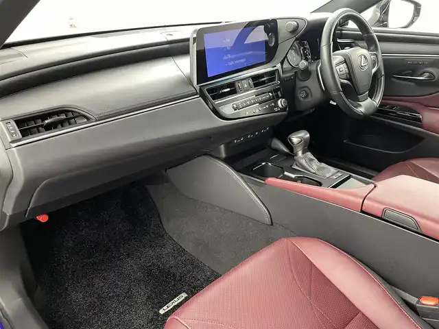 レクサス ＥＳ 300h グレイスフルエスコート 福島県 2023(令5)年 3.5万km グラファイトブラックガラスフレーク パノラミックビュー/・衝突軽減/・オートハイビーム/・標識認識/・ブラインドスポットモニター/サンルーフ/マークレビンソンプレミアムサウンド/純正12.3インチディスプレイオーディオ/・フルセグ/TV/BT/FM/AM/ミラーキャスト/LEDオートライト/レザーシート/・パワーシート/・シートヒーター/・エアシート/・メモリーシート/・パワーリアゲート/追従走行付きクルーズコントロール/純正アルミホイール付きサマータイヤ/ETC/前後ドラレコ/電子パーキング/・ブレーキホールド/ヘッドアップディスプレイ/革ステアリング/・ステアリングリモコン/・パドルシフト/・ステアヒーター/純正フロアマット/ウィンカーミラー/・オートミラー/2列目ロールサンシェード/・リア電格サンシェード/プッシュスタート/・スマートキー