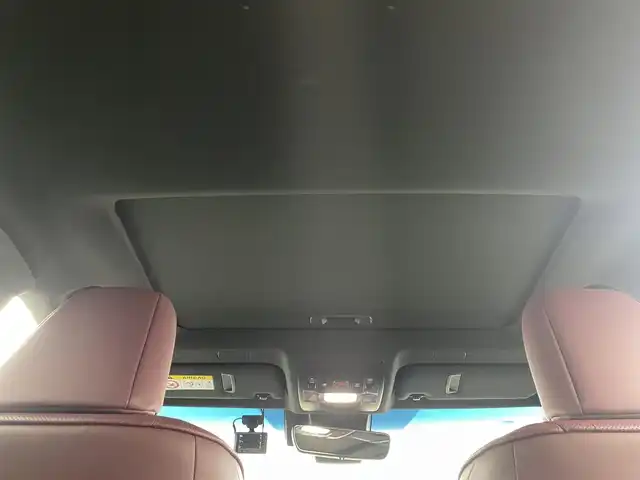 レクサス ＥＳ 300h グレイスフルエスコート 福島県 2023(令5)年 3.5万km グラファイトブラックガラスフレーク パノラミックビュー/・衝突軽減/・オートハイビーム/・標識認識/・ブラインドスポットモニター/サンルーフ/マークレビンソンプレミアムサウンド/純正12.3インチディスプレイオーディオ/・フルセグ/TV/BT/FM/AM/ミラーキャスト/LEDオートライト/レザーシート/・パワーシート/・シートヒーター/・エアシート/・メモリーシート/・パワーリアゲート/追従走行付きクルーズコントロール/純正アルミホイール付きサマータイヤ/ETC/前後ドラレコ/電子パーキング/・ブレーキホールド/ヘッドアップディスプレイ/革ステアリング/・ステアリングリモコン/・パドルシフト/・ステアヒーター/純正フロアマット/ウィンカーミラー/・オートミラー/2列目ロールサンシェード/・リア電格サンシェード/プッシュスタート/・スマートキー