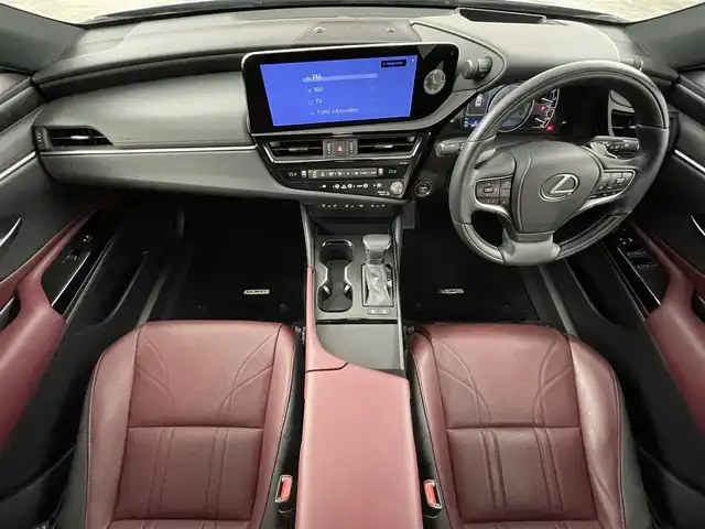 レクサス ＥＳ 300h グレイスフルエスコート 福島県 2023(令5)年 3.5万km グラファイトブラックガラスフレーク パノラミックビュー/・衝突軽減/・オートハイビーム/・標識認識/・ブラインドスポットモニター/サンルーフ/マークレビンソンプレミアムサウンド/純正12.3インチディスプレイオーディオ/・フルセグ/TV/BT/FM/AM/ミラーキャスト/LEDオートライト/レザーシート/・パワーシート/・シートヒーター/・エアシート/・メモリーシート/・パワーリアゲート/追従走行付きクルーズコントロール/純正アルミホイール付きサマータイヤ/ETC/前後ドラレコ/電子パーキング/・ブレーキホールド/ヘッドアップディスプレイ/革ステアリング/・ステアリングリモコン/・パドルシフト/・ステアヒーター/純正フロアマット/ウィンカーミラー/・オートミラー/2列目ロールサンシェード/・リア電格サンシェード/プッシュスタート/・スマートキー