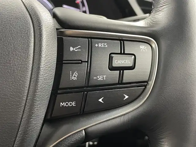 レクサス ＥＳ 300h グレイスフルエスコート 福島県 2023(令5)年 3.5万km グラファイトブラックガラスフレーク パノラミックビュー/・衝突軽減/・オートハイビーム/・標識認識/・ブラインドスポットモニター/サンルーフ/マークレビンソンプレミアムサウンド/純正12.3インチディスプレイオーディオ/・フルセグ/TV/BT/FM/AM/ミラーキャスト/LEDオートライト/レザーシート/・パワーシート/・シートヒーター/・エアシート/・メモリーシート/・パワーリアゲート/追従走行付きクルーズコントロール/純正アルミホイール付きサマータイヤ/ETC/前後ドラレコ/電子パーキング/・ブレーキホールド/ヘッドアップディスプレイ/革ステアリング/・ステアリングリモコン/・パドルシフト/・ステアヒーター/純正フロアマット/ウィンカーミラー/・オートミラー/2列目ロールサンシェード/・リア電格サンシェード/プッシュスタート/・スマートキー