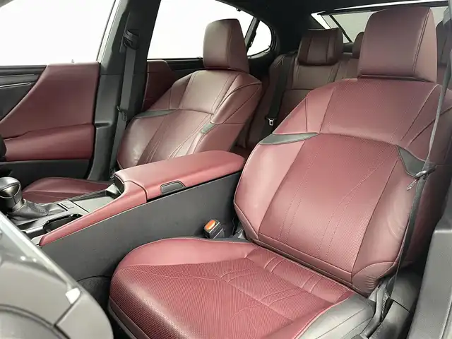 レクサス ＥＳ 300h グレイスフルエスコート 福島県 2023(令5)年 3.5万km グラファイトブラックガラスフレーク パノラミックビュー/・衝突軽減/・オートハイビーム/・標識認識/・ブラインドスポットモニター/サンルーフ/マークレビンソンプレミアムサウンド/純正12.3インチディスプレイオーディオ/・フルセグ/TV/BT/FM/AM/ミラーキャスト/LEDオートライト/レザーシート/・パワーシート/・シートヒーター/・エアシート/・メモリーシート/・パワーリアゲート/追従走行付きクルーズコントロール/純正アルミホイール付きサマータイヤ/ETC/前後ドラレコ/電子パーキング/・ブレーキホールド/ヘッドアップディスプレイ/革ステアリング/・ステアリングリモコン/・パドルシフト/・ステアヒーター/純正フロアマット/ウィンカーミラー/・オートミラー/2列目ロールサンシェード/・リア電格サンシェード/プッシュスタート/・スマートキー