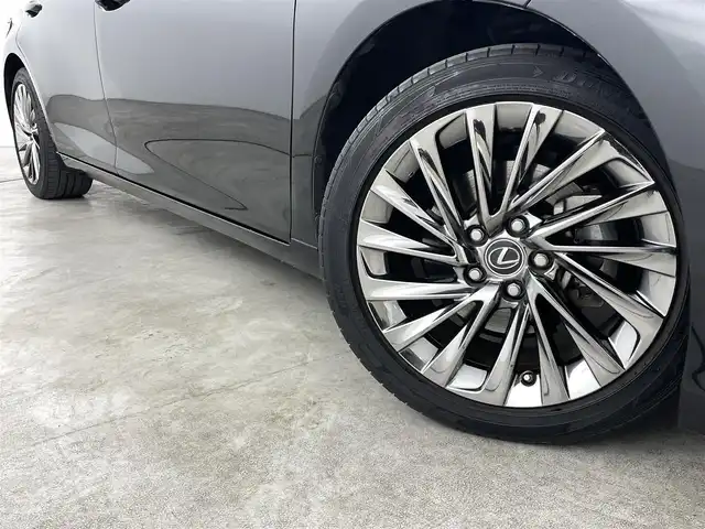 レクサス ＥＳ 300h グレイスフルエスコート 福島県 2023(令5)年 3.5万km グラファイトブラックガラスフレーク パノラミックビュー/・衝突軽減/・オートハイビーム/・標識認識/・ブラインドスポットモニター/サンルーフ/マークレビンソンプレミアムサウンド/純正12.3インチディスプレイオーディオ/・フルセグ/TV/BT/FM/AM/ミラーキャスト/LEDオートライト/レザーシート/・パワーシート/・シートヒーター/・エアシート/・メモリーシート/・パワーリアゲート/追従走行付きクルーズコントロール/純正アルミホイール付きサマータイヤ/ETC/前後ドラレコ/電子パーキング/・ブレーキホールド/ヘッドアップディスプレイ/革ステアリング/・ステアリングリモコン/・パドルシフト/・ステアヒーター/純正フロアマット/ウィンカーミラー/・オートミラー/2列目ロールサンシェード/・リア電格サンシェード/プッシュスタート/・スマートキー