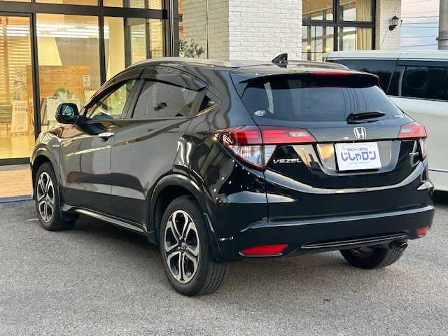 ホンダ ヴェゼル ハイブリッド Z 高知県 2015(平27)年 12.3万km クリスタルブラックパール (株)IDOMが運営する【じしゃロン高知店】の自社ローン専用車両になります。こちらは現金またはオートローンご利用時の価格です。自社ローンご希望の方は別途その旨お申付け下さい/純正ＳＤナビ/（AM/FM/CD/DVD/BT)/バックカメラ　/ワンセグＴＶ　/ＥＴＣ　/クルーズコントロール　/ハーフレザーシート　/前席シートヒーター　/純正フロアマット　/オートライト　/ＬＥＤヘッドライト　/ウインカミラー　/電動格納ミラー