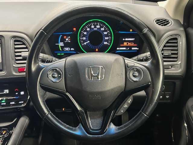 ホンダ ヴェゼル ハイブリッド Z 高知県 2015(平27)年 12.3万km クリスタルブラックパール (株)IDOMが運営する【じしゃロン高知店】の自社ローン専用車両になります。こちらは現金またはオートローンご利用時の価格です。自社ローンご希望の方は別途その旨お申付け下さい/純正ＳＤナビ/（AM/FM/CD/DVD/BT)/バックカメラ　/ワンセグＴＶ　/ＥＴＣ　/クルーズコントロール　/ハーフレザーシート　/前席シートヒーター　/純正フロアマット　/オートライト　/ＬＥＤヘッドライト　/ウインカミラー　/電動格納ミラー