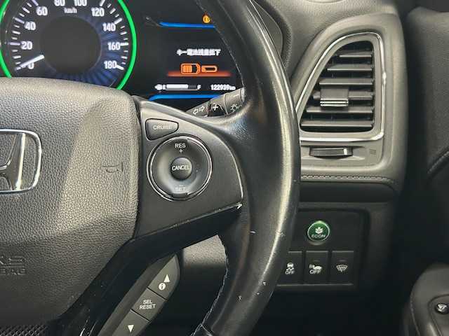 ホンダ ヴェゼル ハイブリッド Z 高知県 2015(平27)年 12.3万km クリスタルブラックパール (株)IDOMが運営する【じしゃロン高知店】の自社ローン専用車両になります。こちらは現金またはオートローンご利用時の価格です。自社ローンご希望の方は別途その旨お申付け下さい/純正ＳＤナビ/（AM/FM/CD/DVD/BT)/バックカメラ　/ワンセグＴＶ　/ＥＴＣ　/クルーズコントロール　/ハーフレザーシート　/前席シートヒーター　/純正フロアマット　/オートライト　/ＬＥＤヘッドライト　/ウインカミラー　/電動格納ミラー