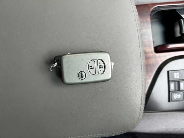 トヨタ クラウン ロイヤル ロイヤルサルーン 宮城県 2008(平20)年 11万km ブラック 純正ナビ/AM/FM/CD/DVD/MD/AUX/BT/フルセグTV/バックカメラ/前席パワーシート/ステアリングスイッチ/純正アルミ夏タイヤ17インチ/クルーズコントロール/コーナーセンサー/MTモード搭載/横滑り防止装置/純正フロアマット/ウィンカードアミラー/電動格納ミラー/ETC/プッシュスタート/保証書・記録簿・取扱説明書