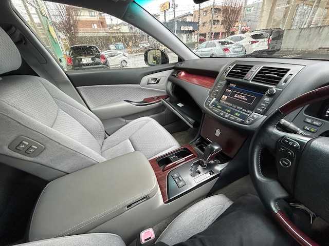 トヨタ クラウン ロイヤル ロイヤルサルーン 宮城県 2008(平20)年 11万km ブラック 純正ナビ/AM/FM/CD/DVD/MD/AUX/BT/フルセグTV/バックカメラ/前席パワーシート/ステアリングスイッチ/純正アルミ夏タイヤ17インチ/クルーズコントロール/コーナーセンサー/MTモード搭載/横滑り防止装置/純正フロアマット/ウィンカードアミラー/電動格納ミラー/ETC/プッシュスタート/保証書・記録簿・取扱説明書